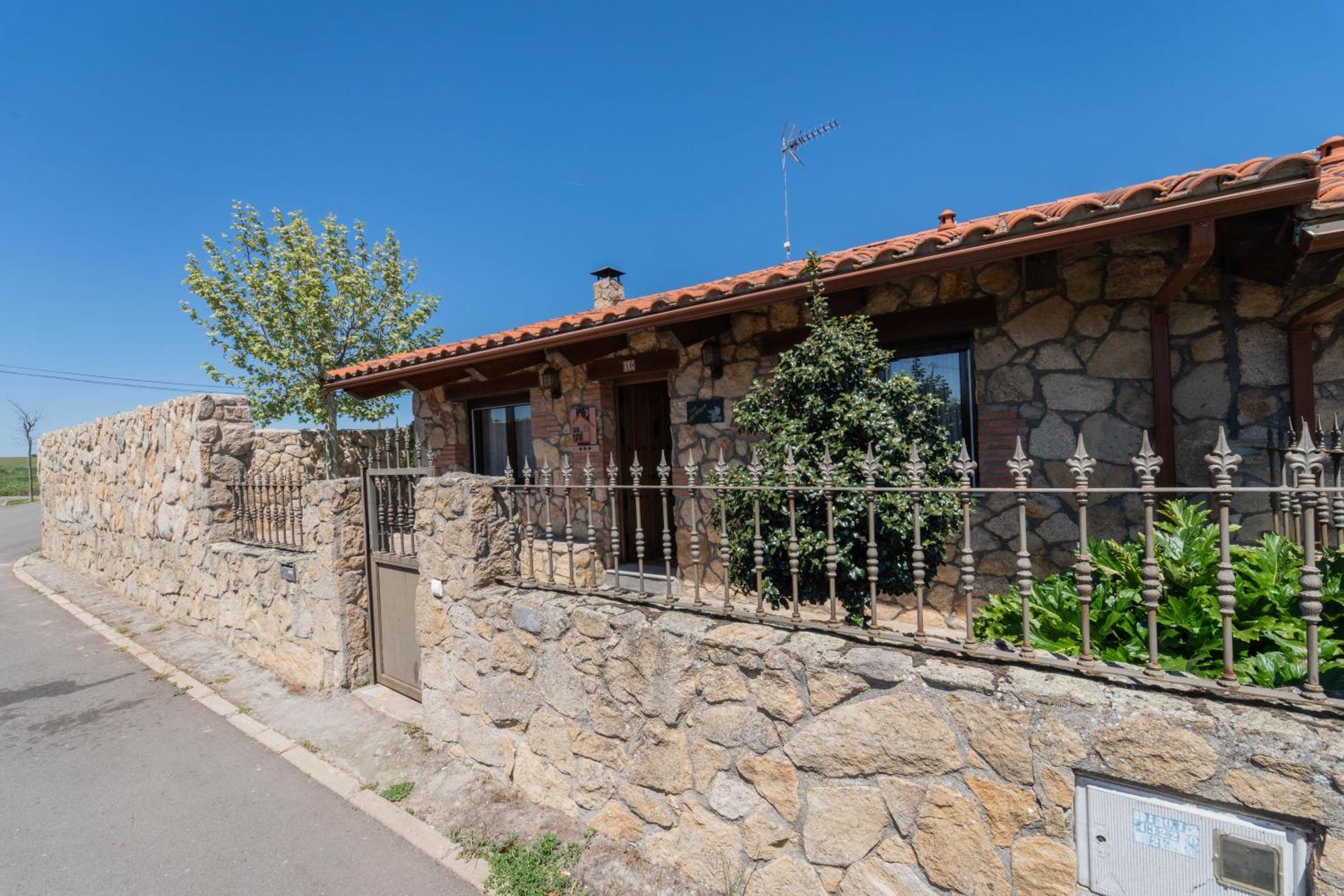 Casa Rural Los Cantaros. Zarapicos Buitenkant foto